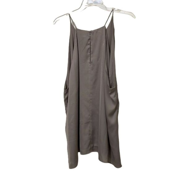 H&M Gray Satin Sleeveless Blouse Womens Size Extra Large XL Flowy Minimalist - Picture 5 of 10